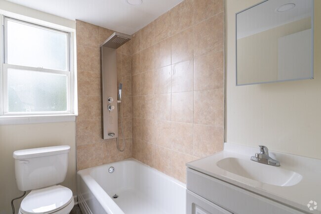 2BR, 1BA - 700SF