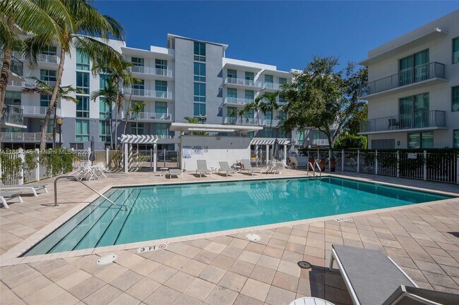 Photo - 2100 Van Buren St Unit 417