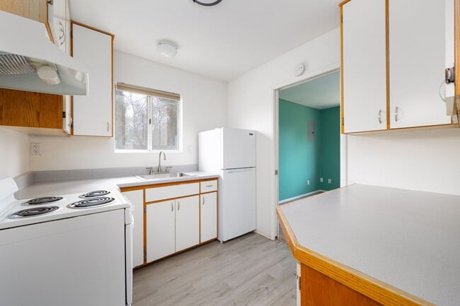 Photo - Beautiful Detached 1 Bedroom Home in Lakeside!