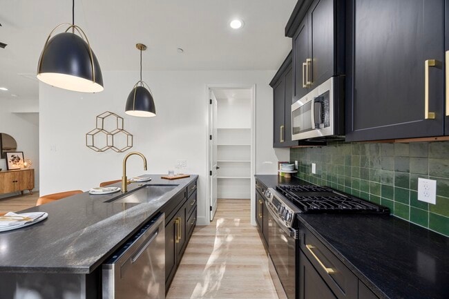 Photo - 4611 Dewberry St