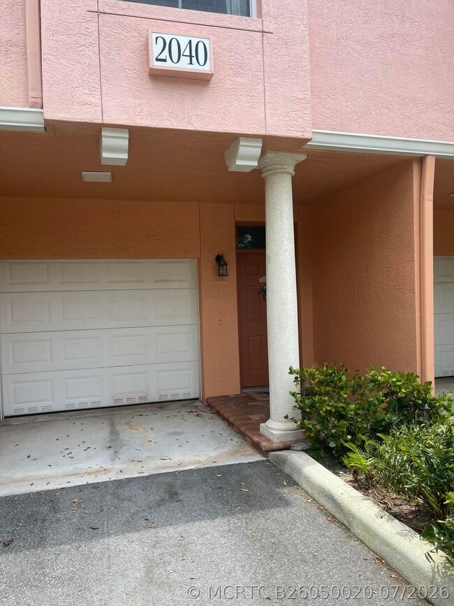Building Photo - 2040 Alta Meadows Ln Unit 1605