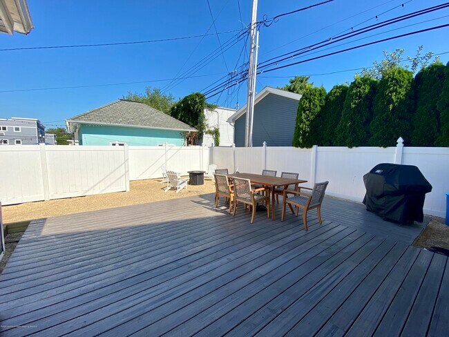 Photo - 402 A St Unit Upstairs Winter