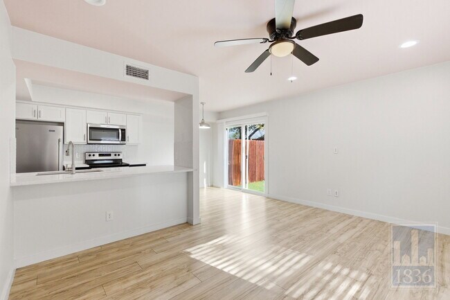 Building Photo - 1308 Southport Dr Unit Apartment D