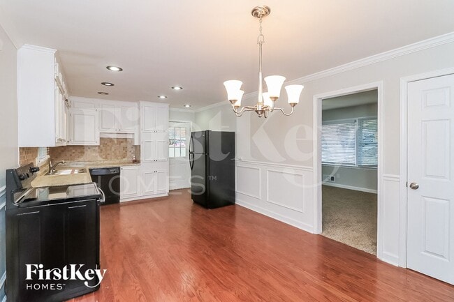 5721 Crestview Dr