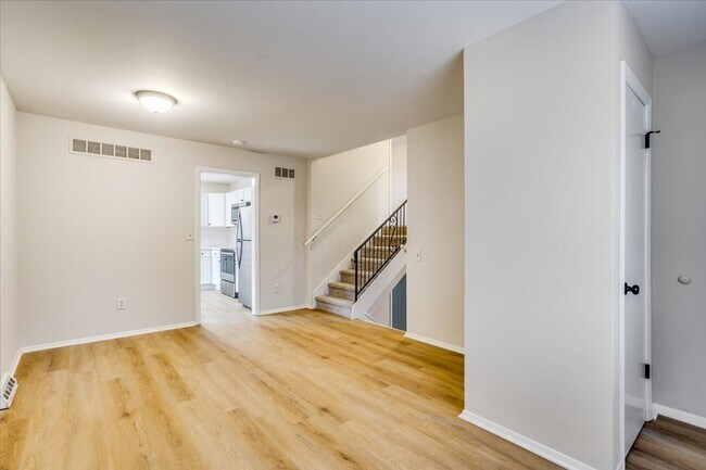 Photo - Tri-level Townhome