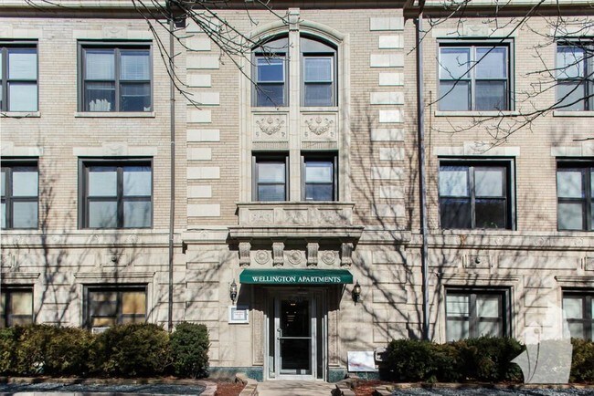 540 W Wellington Ave Unit 207