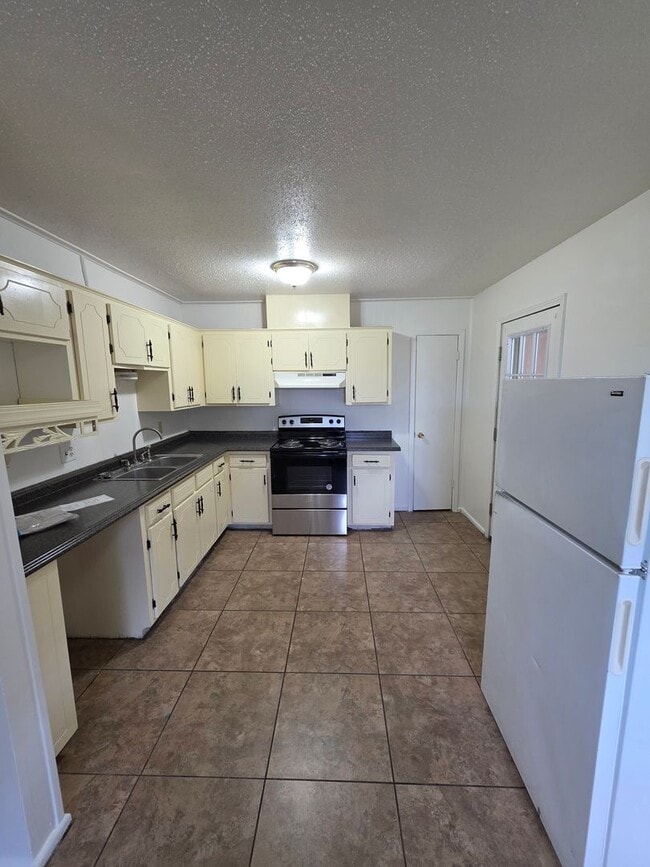 Photo - 111 Yelco Dr