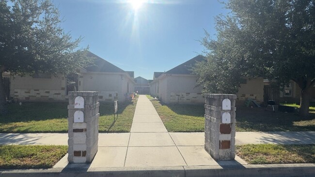 Building Photo - 616 Horizon Peak Unit #4