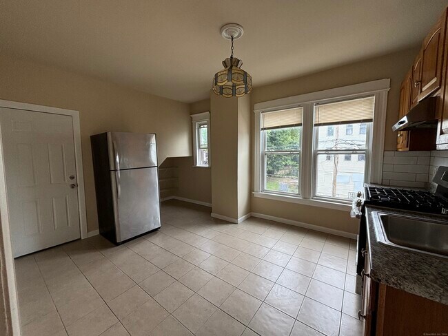 Photo - 252 Maplewood Ave Unit Second Floor
