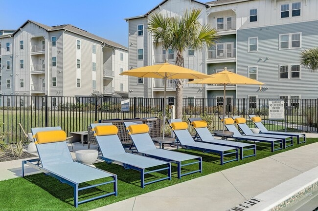Pool Lounge
