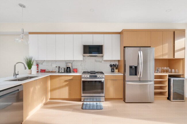 Photo - 6983 204 Street-SI ID1382486P Unité SI ID1382486P