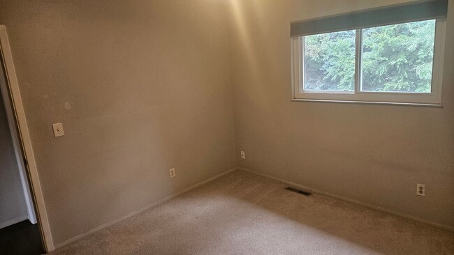 Photo - Cute 4 Bedroom House in Midtown FC