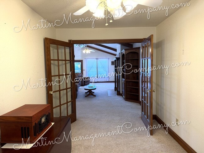 Photo - 700 Locust Ave