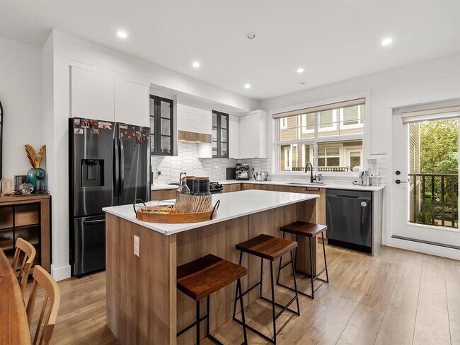 Photo - 145641 Winter Crescent