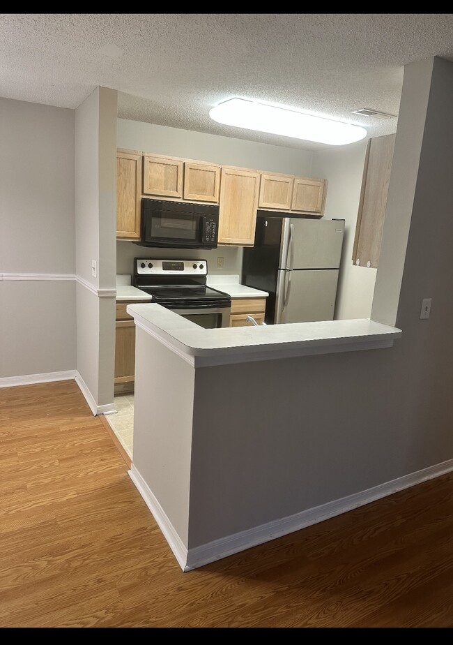 Building Photo - 2011 N Highway 17 Unit 2200