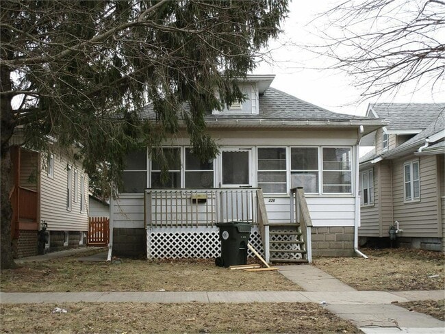 Building Photo - 226 Western Ave