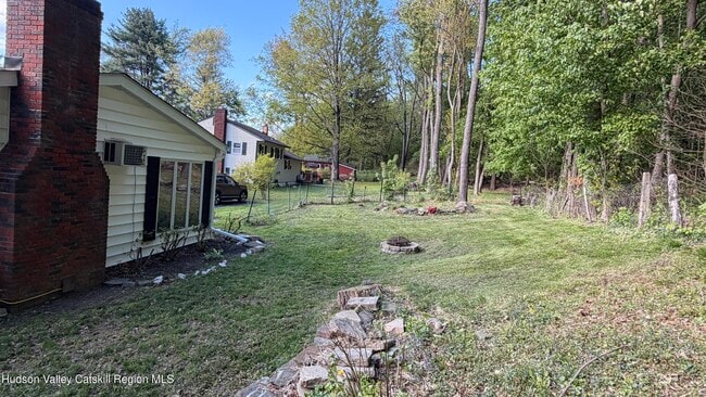 Photo - 629 NY-208