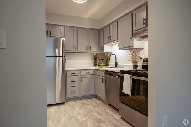 1BR, 1BA - 580SF - Kitchen