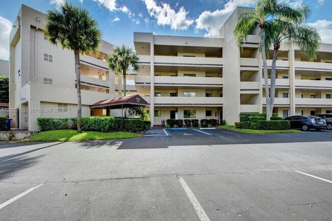 Building Photo - 3154 Via Poinciana Unit 308