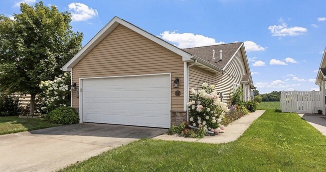 Building Photo - 10557 Maine Dr