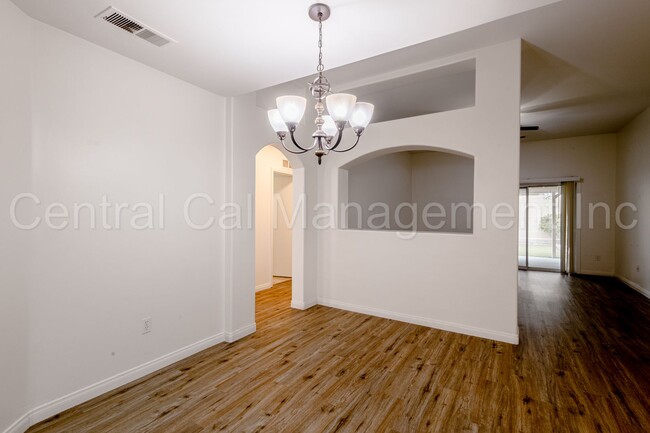 Photo - 3 Bedroom/2 Bath Home in San Lauren - $2150 per month!