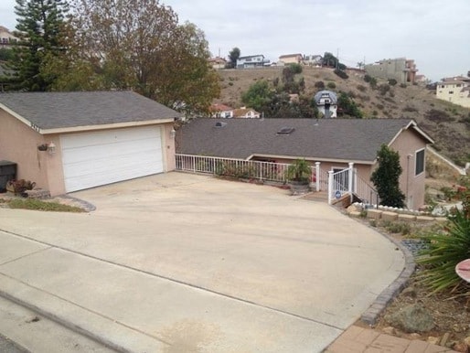 9423 Eucalyptus St