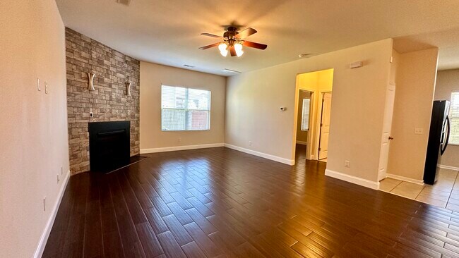 Photo - 9706 Tackle St