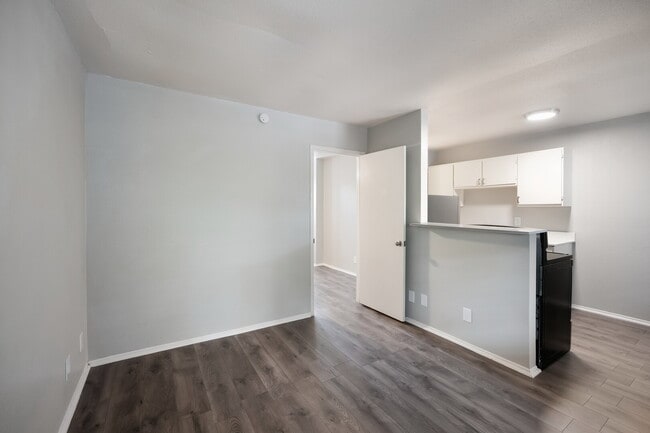 Photo - Greenway Apartments