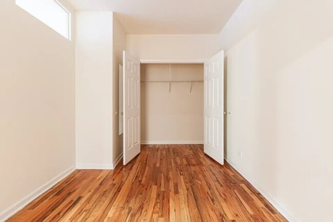 Building Photo - 917 W Dakin St Unit 917 West Dakin Street