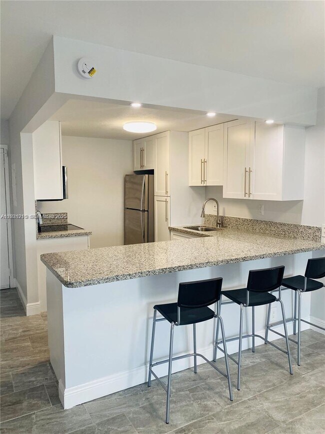 Photo - 5201 Geneva Ct Unit 304