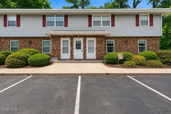 Building Photo - 25A Pine Ln Unit APT 6