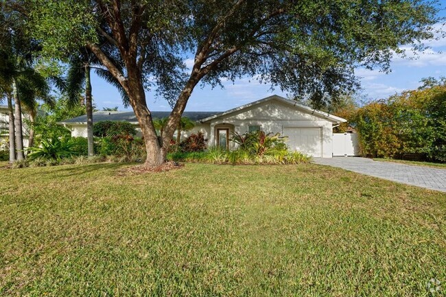 Building Photo - 2411 Nassau St Rental