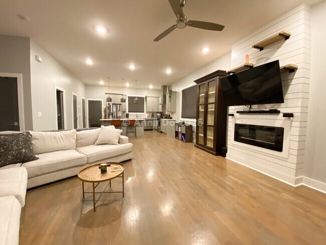 Photo - 809 21st Ave N