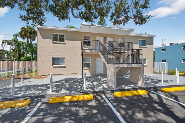 Photo - Spacious 2 bed apartment with fenced courtyard, parking, payment plans available for security dep... Unit 3