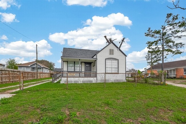 Building Photo - 7927 Brays St