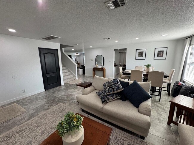 Photo - 191 Mistletoe Ln