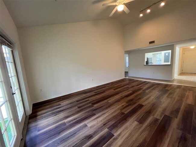 Photo - 4941 SW 91st Terrace Unidad N302
