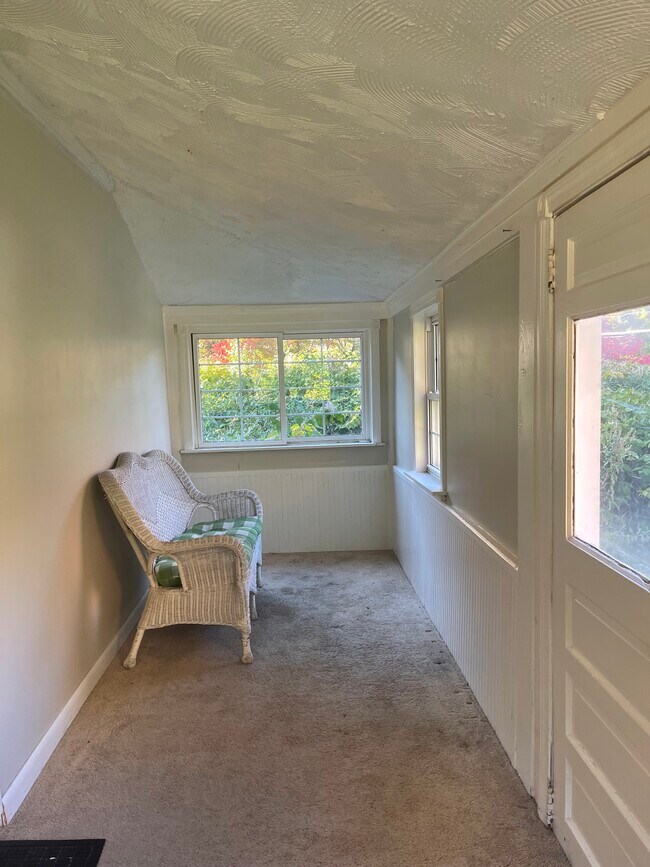 Photo - 438 Borough Rd Unidad Downstairs A