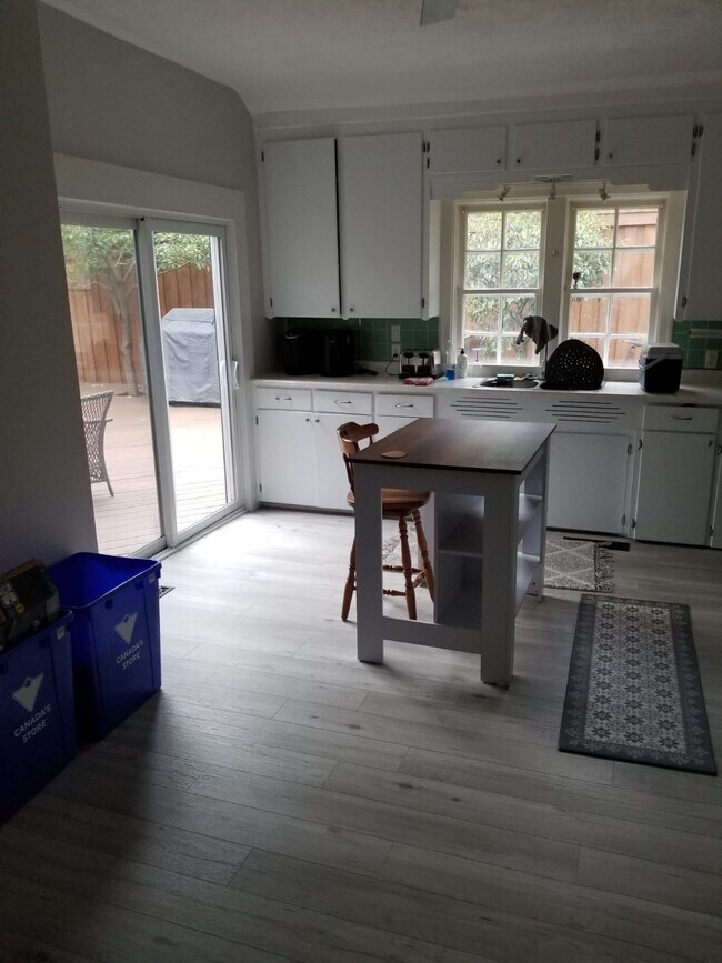 Photo - 664 Olde Victoria St