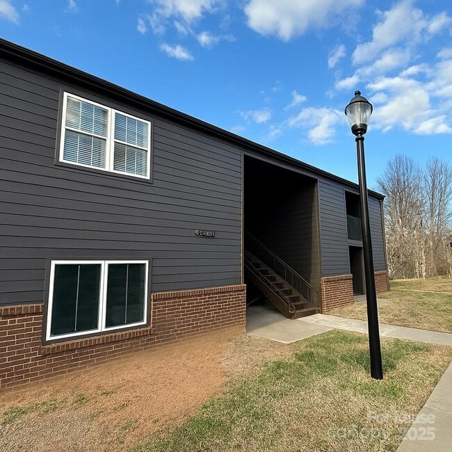 Building Photo - 8033 Cedar Glen Dr Rental