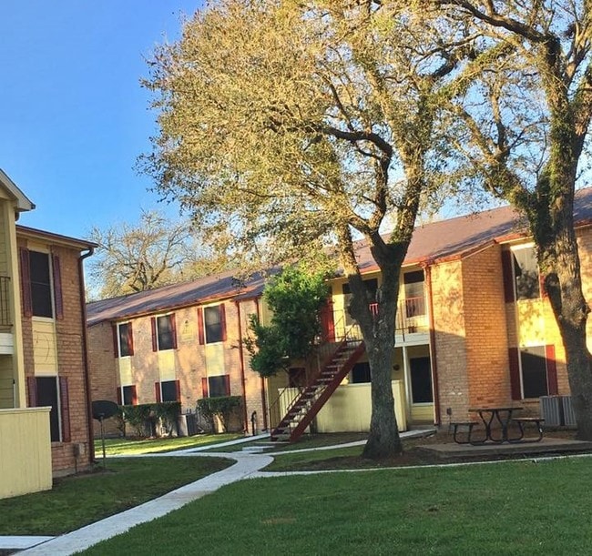 River Oaks Apartments Sweeny, TX