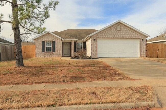 Photo - 900 SW River Rock St