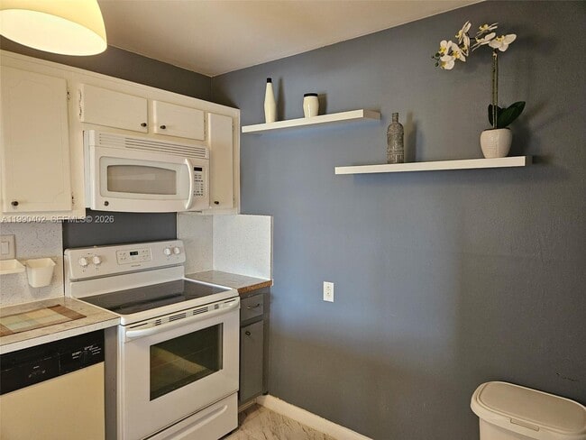 Photo - 2200 E Hallandale Beach Blvd Unidad 408