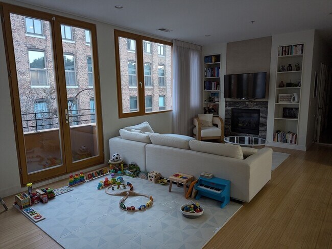 Photo - 321 W 2nd St Unidad 10