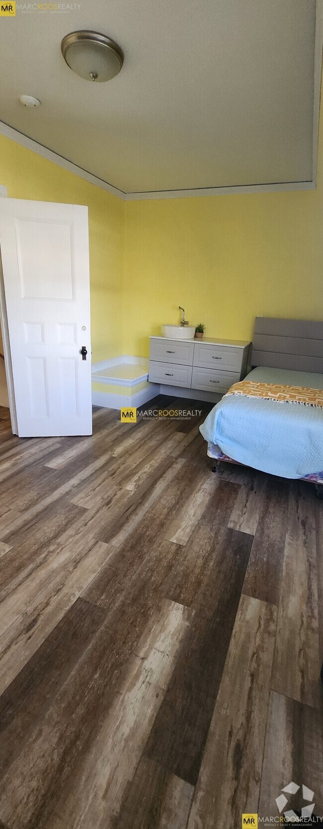 Building Photo - 1105 Boylston St Unit 1 Rental
