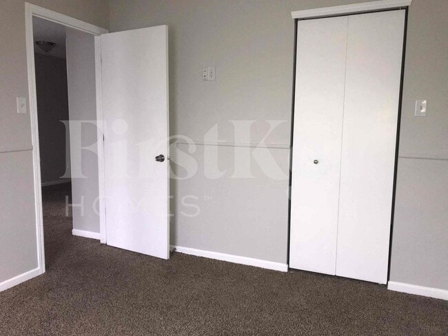 Photo - 1749 Blue Grass Pkwy