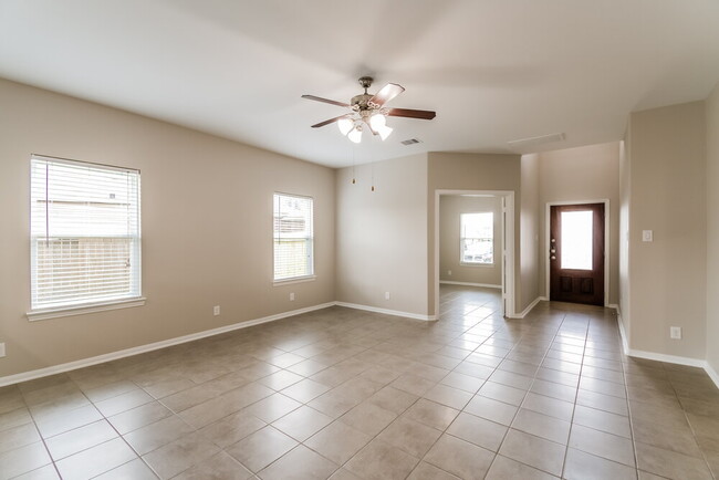 Photo - 323 Ginseng Ln