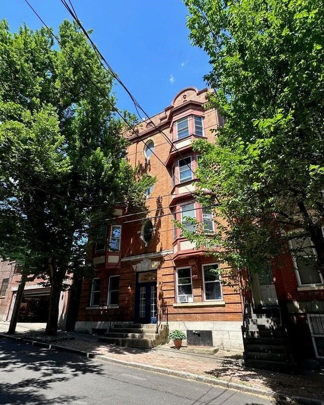 Building Photo - 51 Elm St Unit 4 Rental
