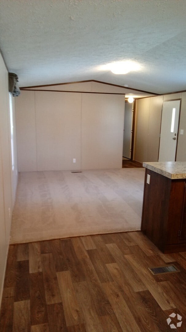 Building Photo - Lovely 2 Bedroom Home in New Home Communit...