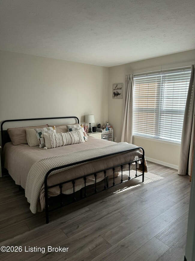 Photo - 4110 Hickoryview Dr